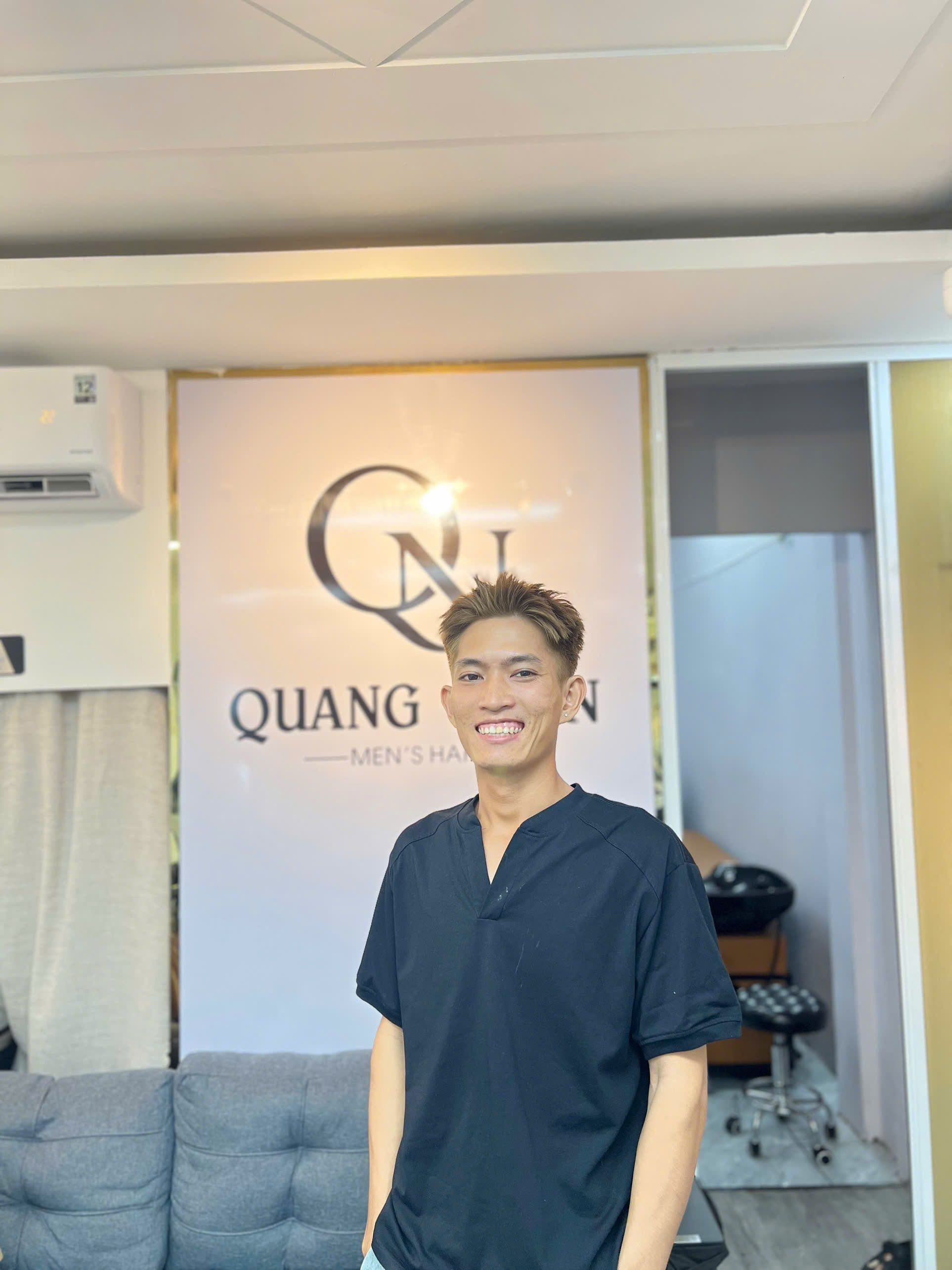 Mi nghệ thuật — ánh mắt cuốn hút.